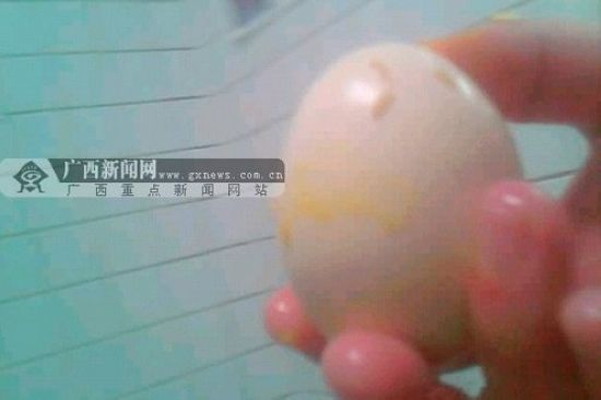 Walmart Trung Quốc bị tố dùng trứng thối làm bánh ngọt (1)