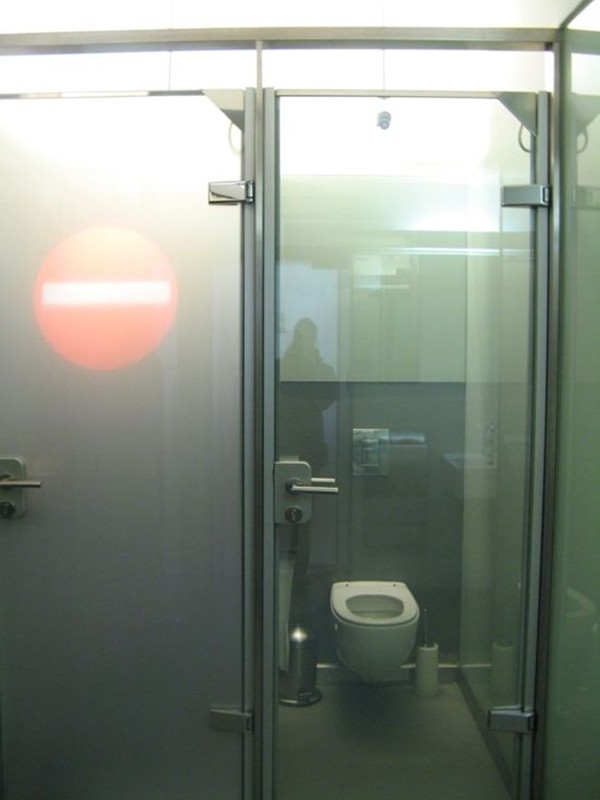 Nhà vệ sinh nhìn xuyên thấu ở Áo 2