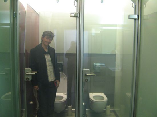 Nhà vệ sinh nhìn xuyên thấu ở Áo 3