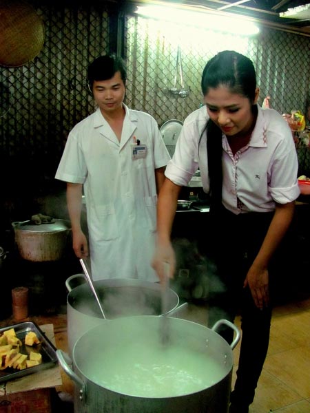 Khi sao Việt trổ tài vào bếp nấu ăn 16