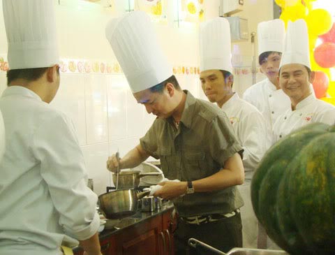 Khi sao Việt trổ tài vào bếp nấu ăn 17
