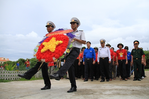 Lễ chào cờ tại Trường Sa Lớn