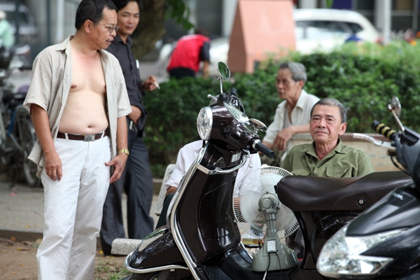 Người Hà Nội liêu xiêu tránh nắng