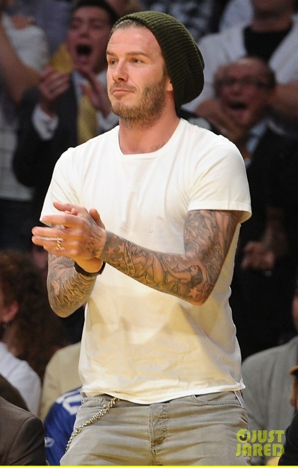Cách phối áo phông trắng của Beckham và Adam Levine 1
