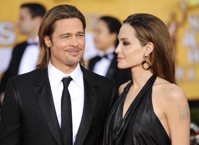 Brad Pitt ủng hộ việc người tình phẫu thuật cắt bỏ bầu vú.