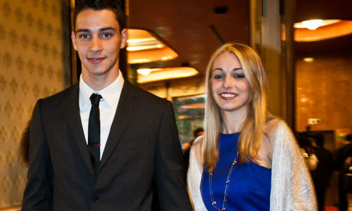 
	Hậu vệ trẻ Mattia De Sciglio tới dự lễ trao giải cùng bạn gái. Sao trẻ Milan nhận giải thưởng Quý ông mới của Milan