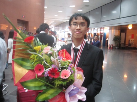 
	Bùi Quang Tú đoạt huy chương vàng trong kỳ thi Olympic Vật lý châu Á.