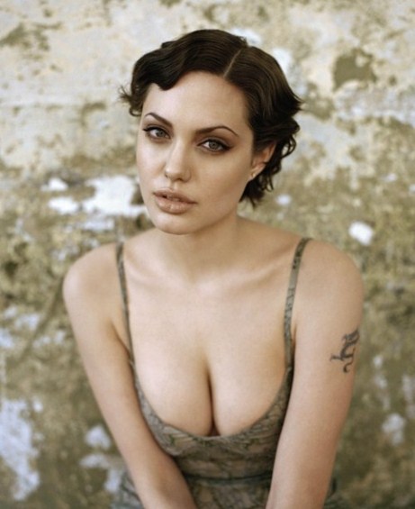  Angelina Jolie viết tâm thư trải lòng chuyện cắt bỏ ngực