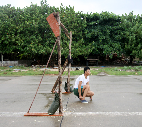 Trận bóng độc đáo trên... sân bay giữa biển Việt Nam