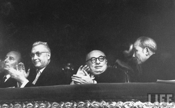 Chủ tịch Hồ Chí Minh tại nhà hát Bolshoi  ở Moscow, Nga, năm 1959.