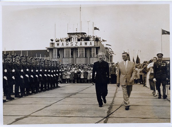 Chủ tịch Hồ Chí Minh tới thăm Ba Lan vào năm 1957.