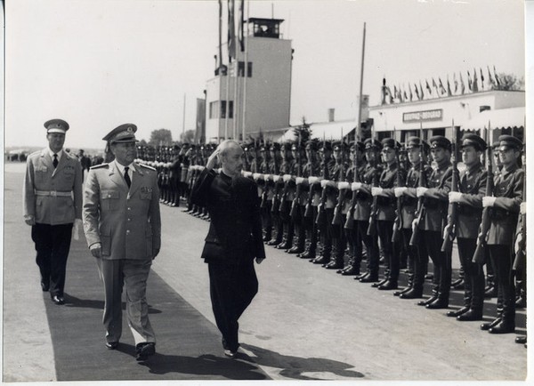 Chủ tịch Hồ Chí Minh đến thăm Cộng hòa Liên bang Xã hội chủ nghĩa Nam Tư.