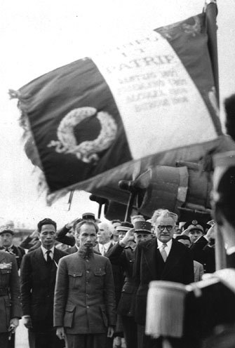 Bác Hồ và Thủ tướng Phạm Văn Đồng chụp tại Paris, Pháp vào năm 1946.