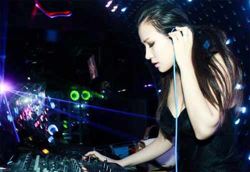 Nghe DJ 9X xinh đẹp kể về cuộc sống trên bar