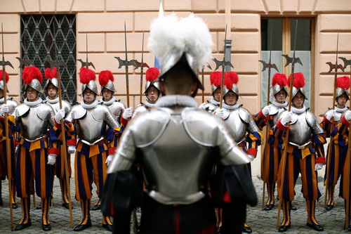 Vệ binh Thụy Sĩ của Giáo hoàng – Họ là ai?