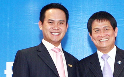 Ông Đặng Văn Thành (bên phải) và con trai Đặng Hồng Anh