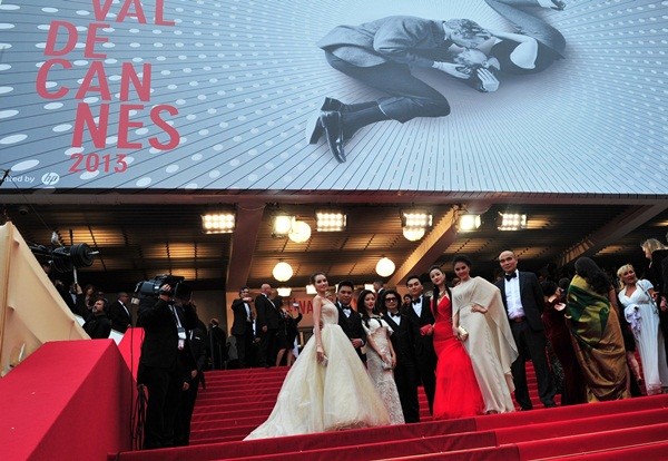 Dàn sao Việt "đổ bộ" thảm đỏ "Liên hoan phim Cannes" 17