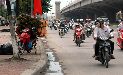 Bán trang phục công an "nhái" giữa Thủ đô 