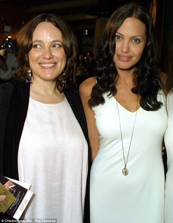 Angelina Jolie "sốc" vì dì vừa qua đời do ung thư vú 2