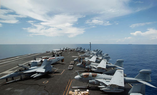 Tàu sân bay Mỹ ngắm bắn trên Biển Đông, uy hiếp Trung Quốc