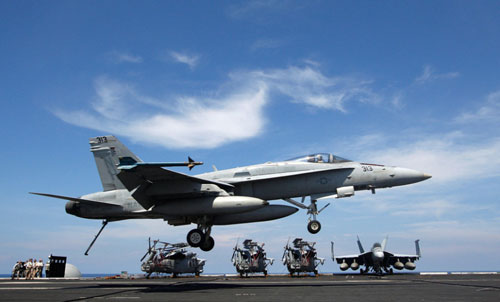 Tàu sân bay Mỹ ngắm bắn trên Biển Đông, uy hiếp Trung Quốc
