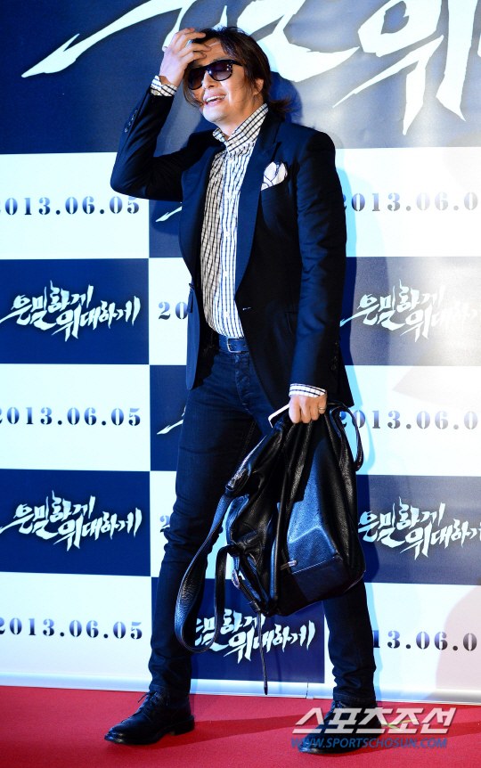 Bae Yong Joon lạ lẫm khi dự sự kiện 2