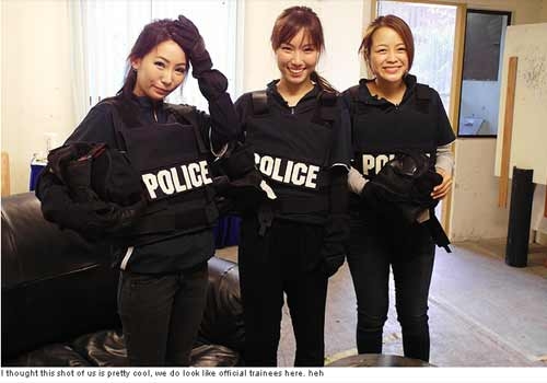 Cảnh sát Singapore nhờ blogger về thời trang tuyển tân binh