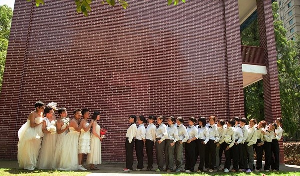 Trung Quốc: Nam sinh mặc váy cưới chụp ảnh kỉ niệm lễ tốt nghiệp 6
