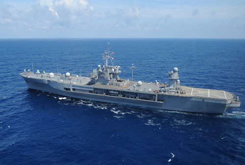 Chiến hạm Mỹ dàn hàng trên biển Đông dằn mặt Trung Quốc