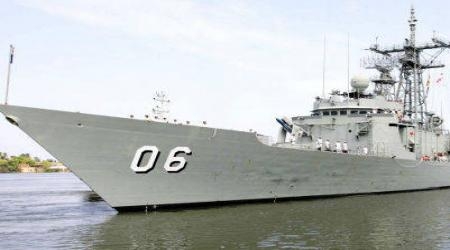 Một tàu chiến Trung Quốc
