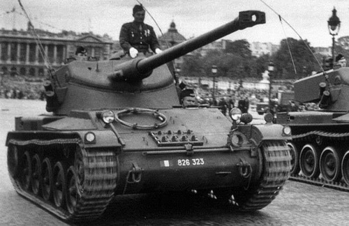 
	Xe tăng hạng nhẹ AMX-13 kiểu 1951 (AMX-13-75) do Pháp chế tạo (ảnh minh họa).