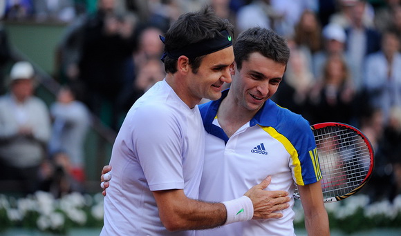 Federer vắt sức vào tứ kết Roland Garros 2013