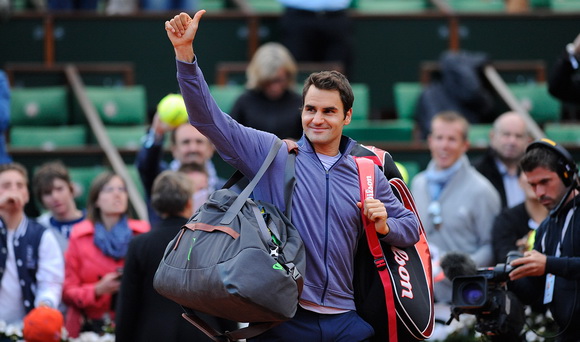 Federer vắt sức vào tứ kết Roland Garros 2013