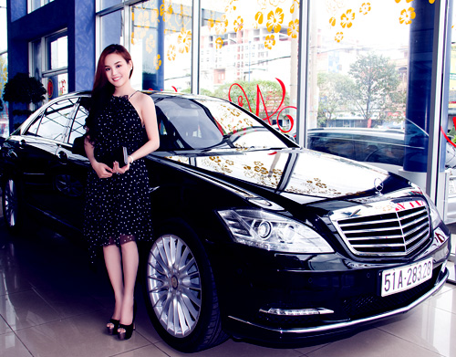 Người đẹp và siêu xe: Xe của sao Việt nào khủng nhất?
