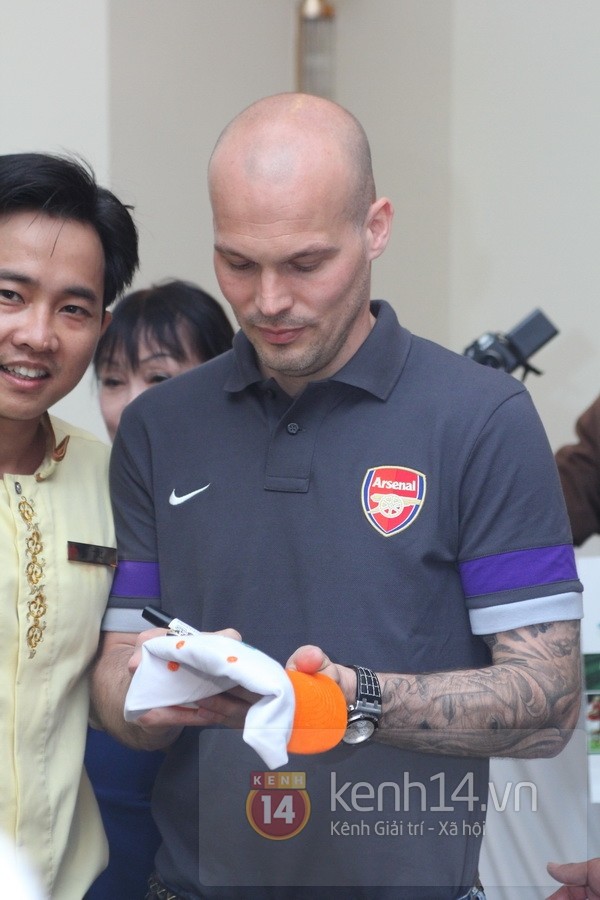 Fredrick Ljungberg thú nhận thích "mực nướng và phở Việt Nam" 11