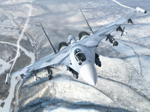 Tính năng của Su-35 được đánh giá là vượt qua chiến đấu cơ đời thứ 3,5 của phương Tây