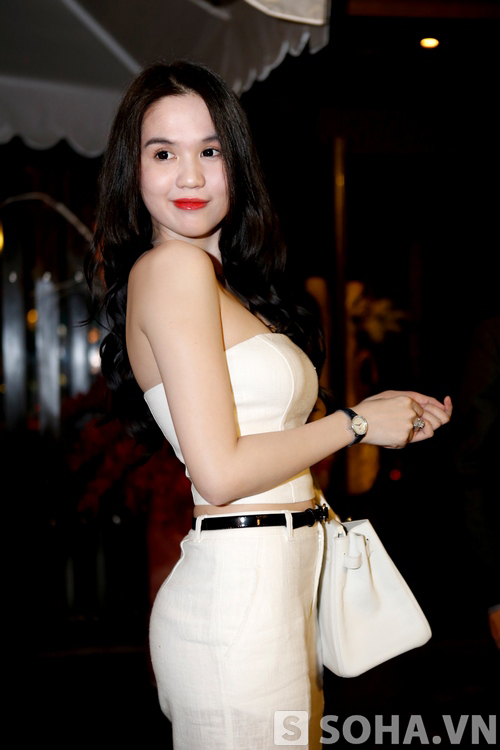 Ngọc Trinh, Minh Triệu sexy với hai làn da tương phản