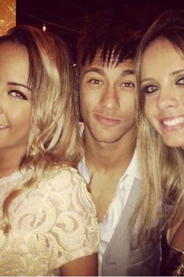 Em gái Neymar nổi như cồn nhờ anh trai 16