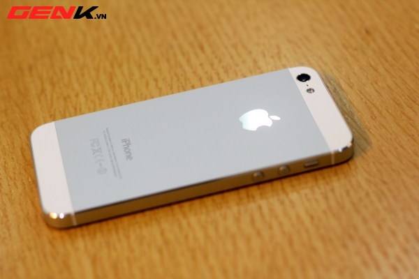 iPhone 5 và Galaxy S4 Trung Quốc "hút hàng" tại Việt Nam