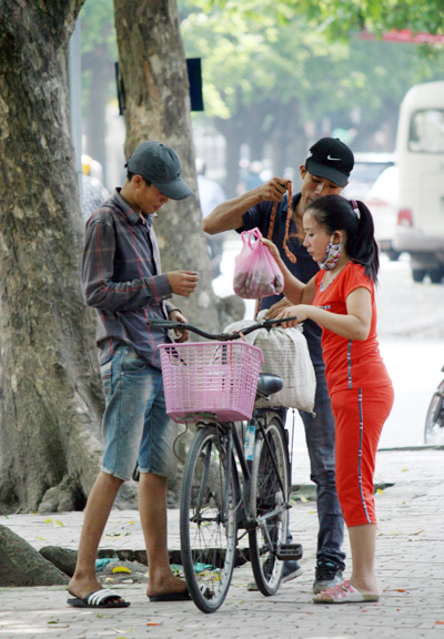 Nghề 'vượn người' ở Hà Nội