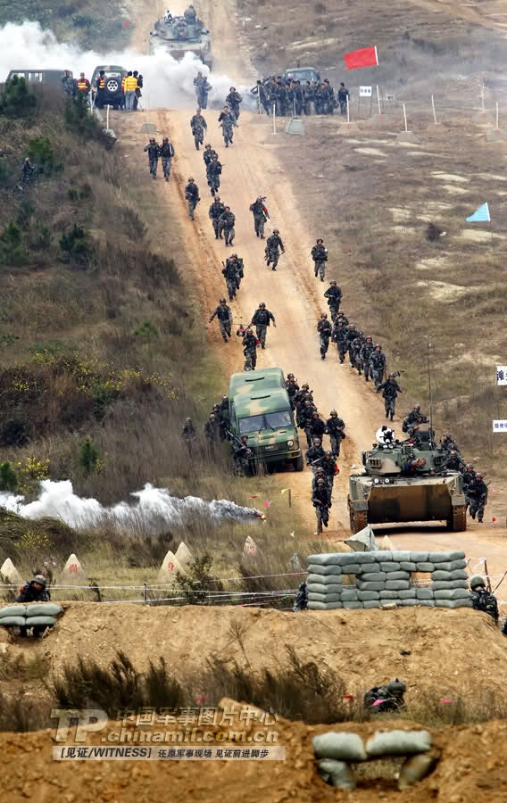 Bộ binh PLA điễn tập thực binh