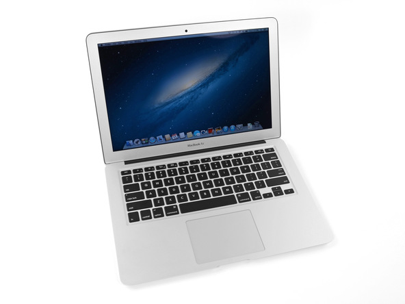 
	Macbook Air 2013 không thay đổi về thiết kế nhưng được gia tăng cấu hình.