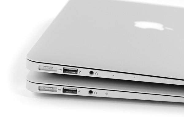 
	Macbook Air 2013 sẽ sở hữu 2 micro ngoài thay vì 1 như ở phiên bản 2012.