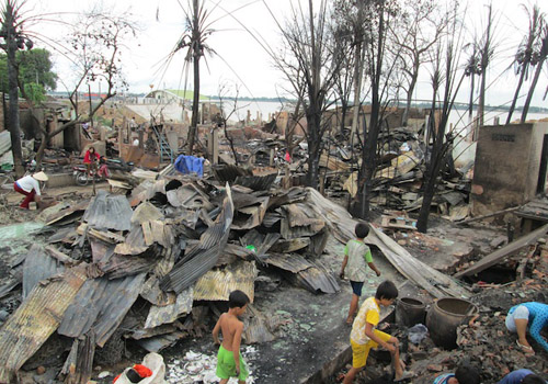 Cảnh màn trời chiếu đất của 90 hộ dân bị cháy nhà