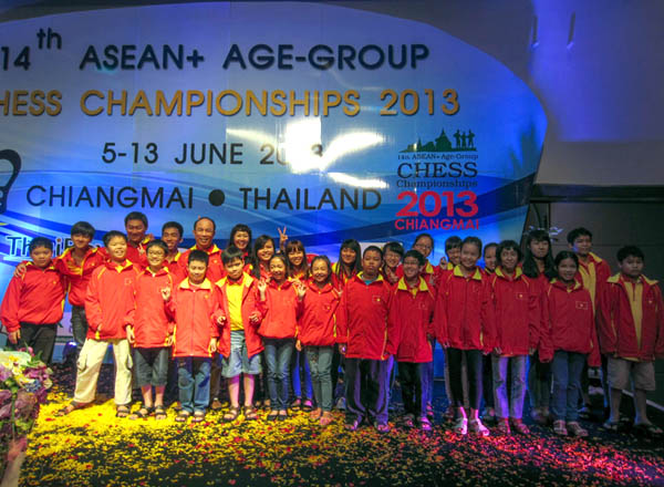 
	ĐT Việt Nam tại giải cờ vua các nhóm tuổi Đông Nam Á 2013. Ảnh: VietNamchess