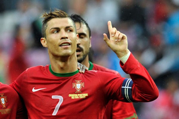 Điểm mặt những kiểu tóc điệu đà của Cris Ronaldo