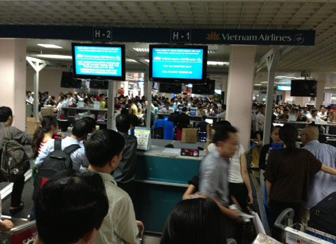 Mất điện, hàng ngàn khách kẹt tại sân bay Tân Sơn Nhất