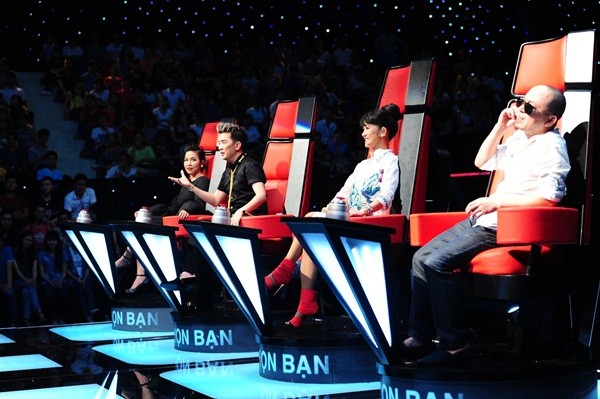 The Voice tập 3: Sân khấu bùng nổ với 2 cô em gái của 