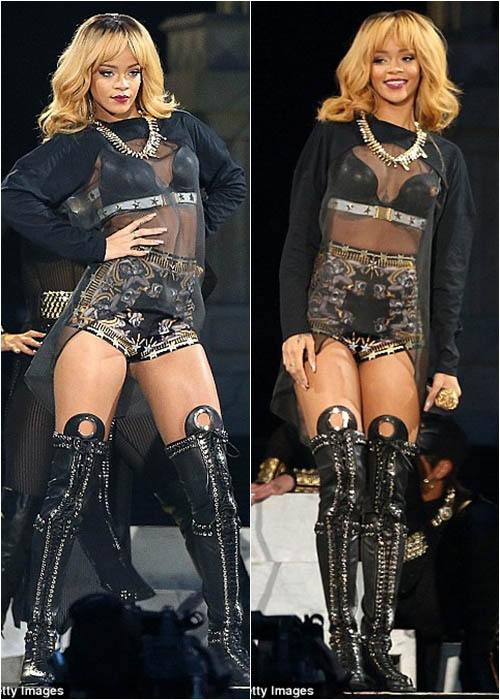 Rihanna lại có hành động vô cùng khó hiểu trên sân khấu