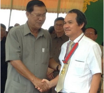 Bầu Đức được nhận Huân chương Công trạng hạng nhất của Campuchia